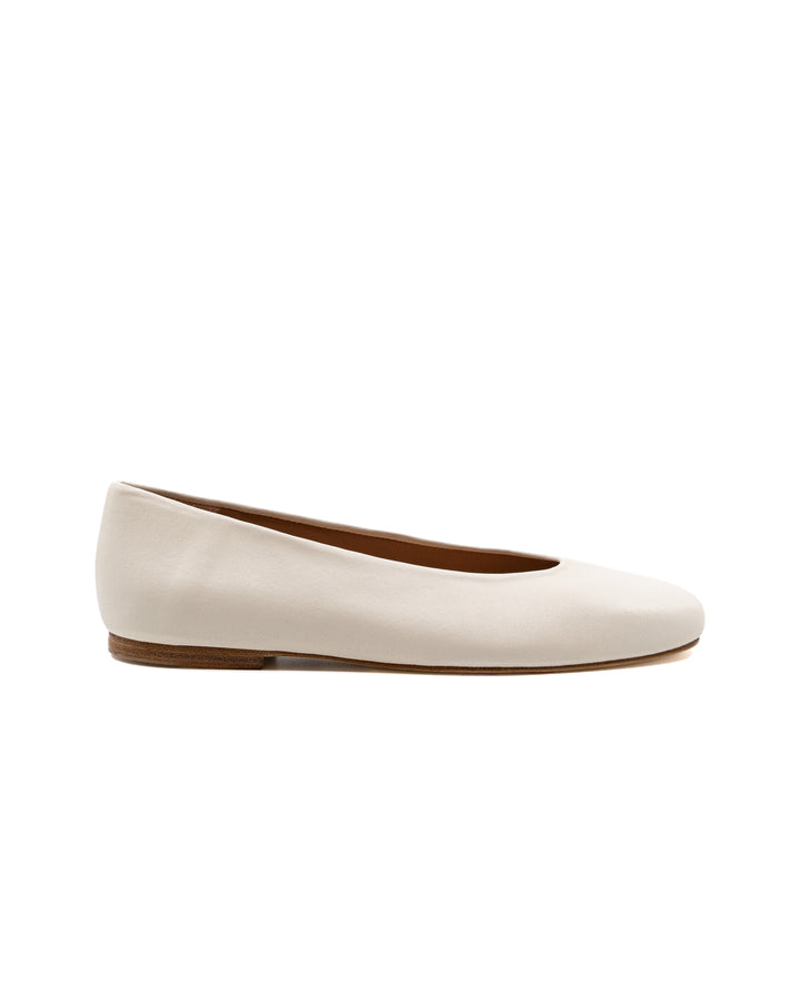 Dalia Off White Leather Ballerina